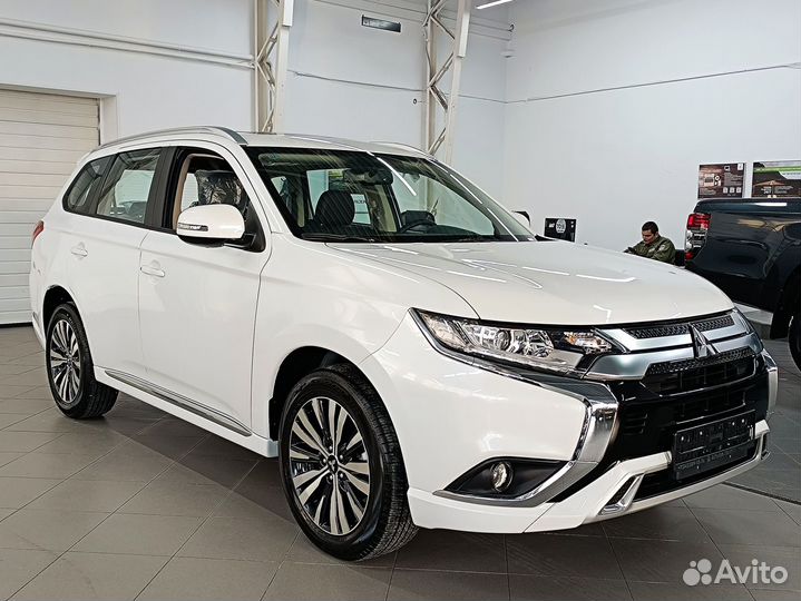 Mitsubishi Outlander 2.0 CVT, 2022