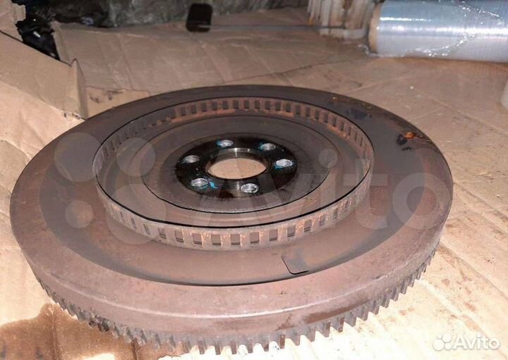 Маховик Volkswagen Polo 4 2005 030105211