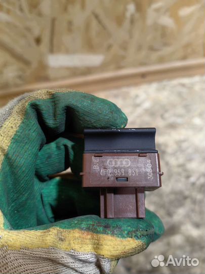 Кнопка открытия багажника Ауди А6 С6 4F0959831