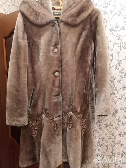 Шуба мутоновая с капюшоном 48 размер