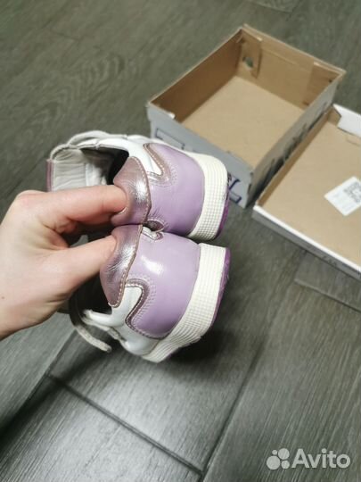 Кроссовки кожаные 26 размер