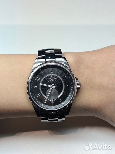 Часы Chanel J12