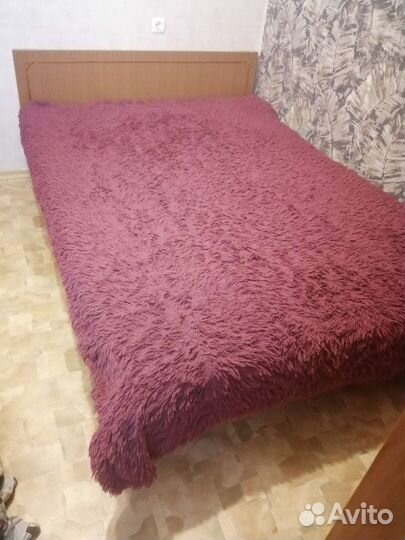 Тумба прикроватная и кровать