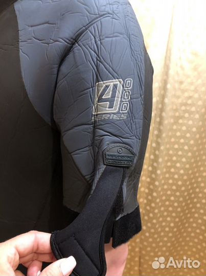 Гидрокостюм