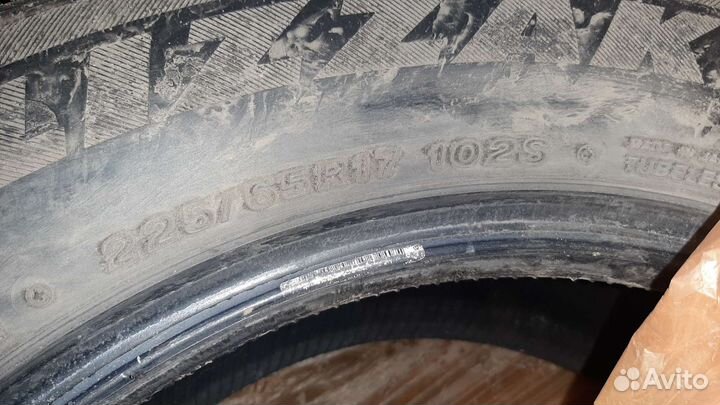 Bridgestone Blizzak LT 225/65 R17 102S