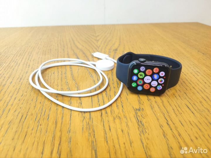 Смарт-часы Apple Watch SE 44mm