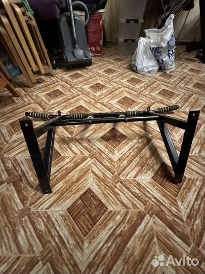 Турник настенный