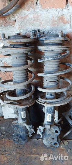 Стойки передние Toyota E 150