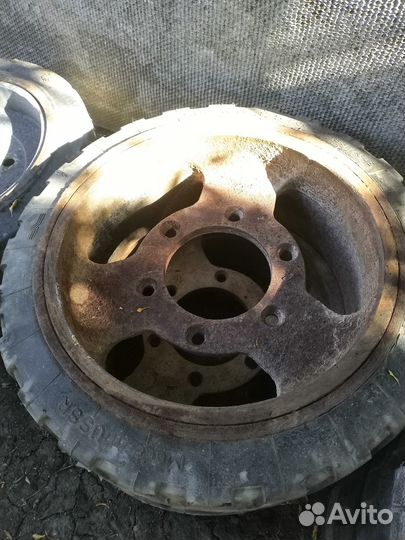 Колеса для вилочного погрузчика