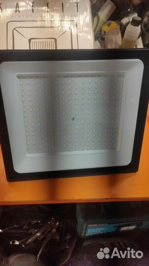 Светодиодный прожектор 200 вт
