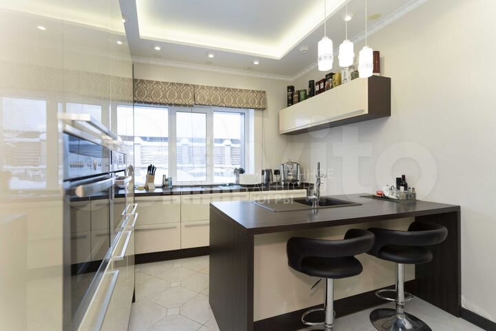 2-к. квартира, 90,5 м², 1/3 эт.