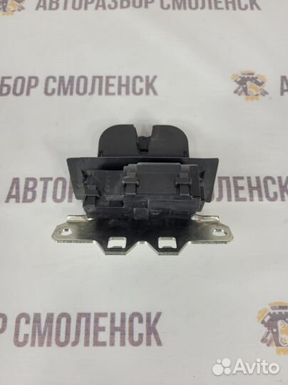 Замок багажника задний Opel Insignia 1