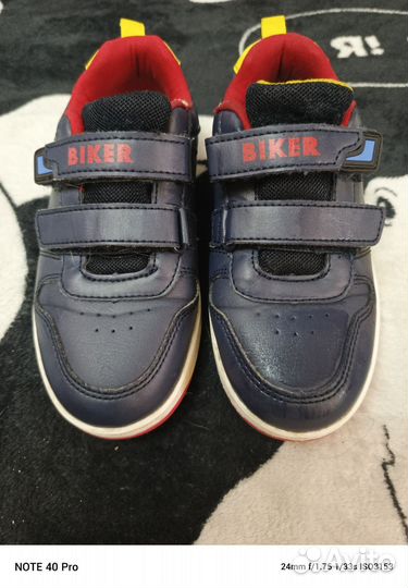 Продам кроссовки