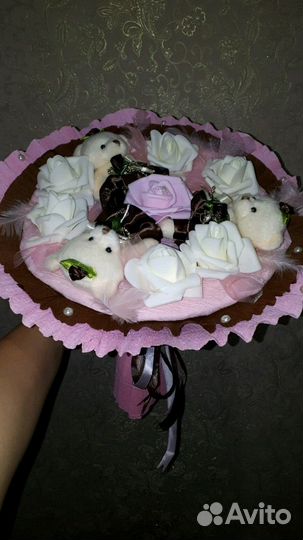 Букет из мягких игрушек и роз из фоамирана