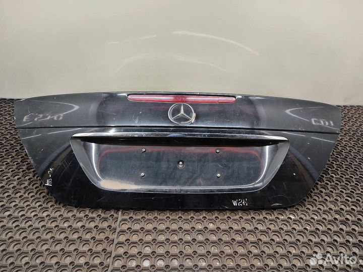 Крышка (дверь) багажника Mercedes-Benz E-Класс