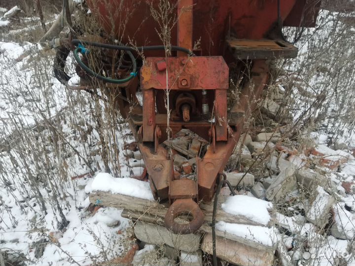 Разбрасыватель удобрений БобруйскАгромаш МЖТ-Ф-11, 2012