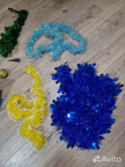 Мишруа, проектор, гирлянда, шарики, ёлка