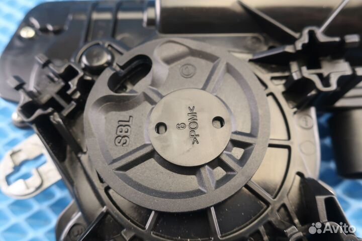 Доводчик замка крышки багажника Skoda Superb 3