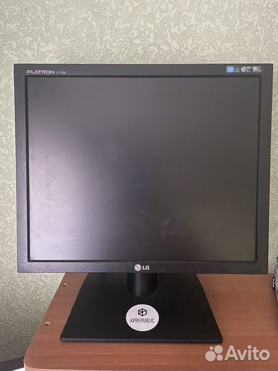 Монитор LG Flatron L1719S