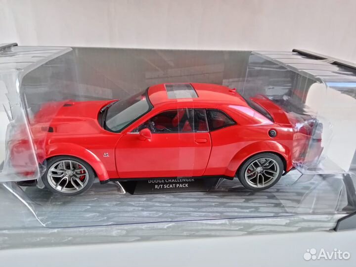 Модель 1:18 Dodge Challenger R/T 2020 год
