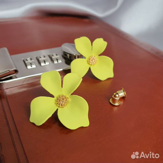 Серьги женские, цветы