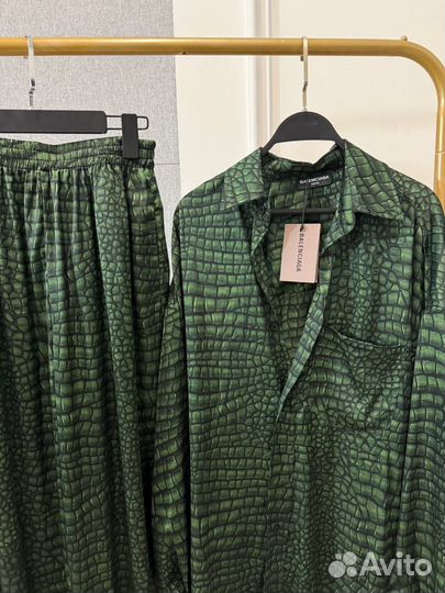 Костюм брючный balenciaga