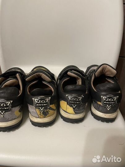 Кроссовки для двойни 27