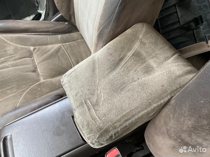 Подлокотник Toyota Cresta X90