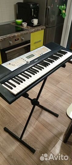 Синтезатор Yamaha R200