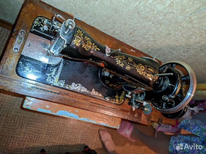 Швейная машинка Заря
