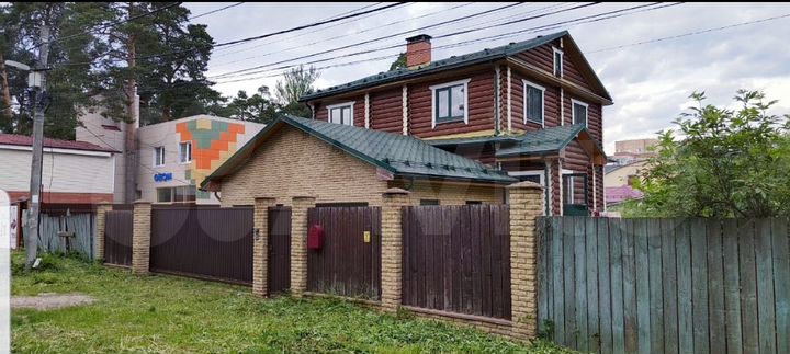 Дом 190 м² на участке 10,9 сот.