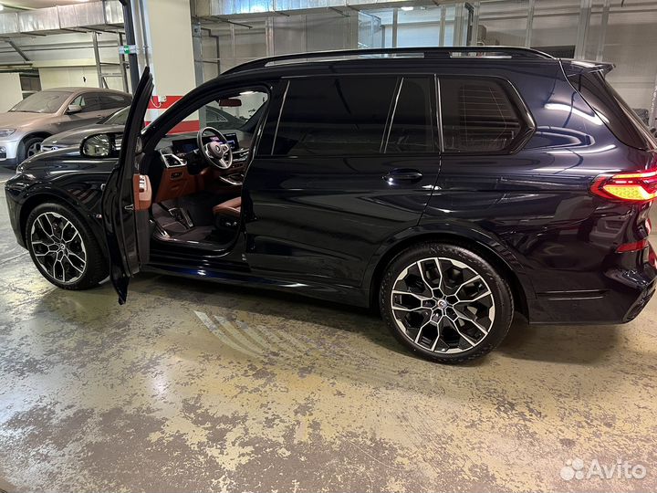 BMW X7 4.4 AT, 2022, 1 400 км