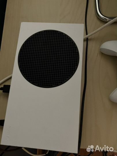 Xbox series s с геймпадом и с подпиской