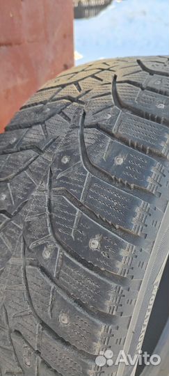 Bridgestone Blizzak Spike-02 215/55 R17 98T