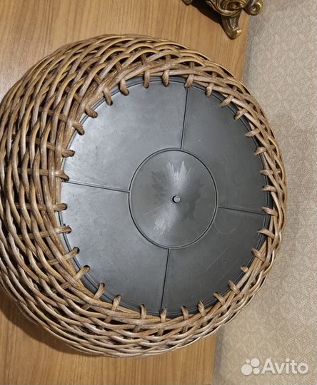 Кашпо из искусственного ротанга