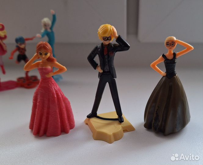 Фигурки киндер леди баг барби эльза