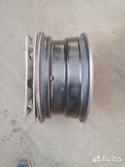 Штампованные диски р15 с колпаками