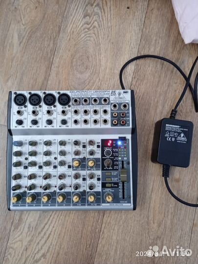 Behringer Eurorack 1202FX микшерный пульт
