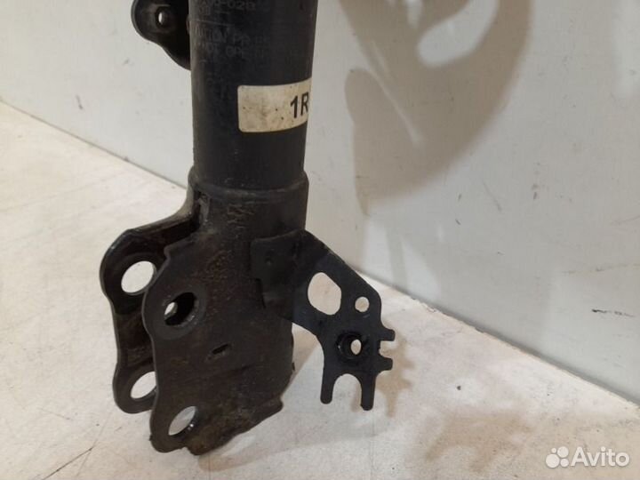 Амортизатор передний правый Toyota Camry V70