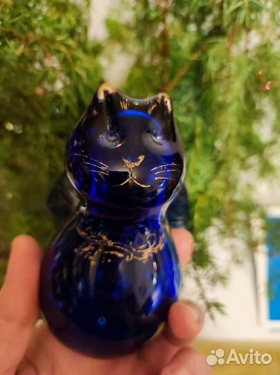 Стеклянная скульптура. Крылатый синий кот