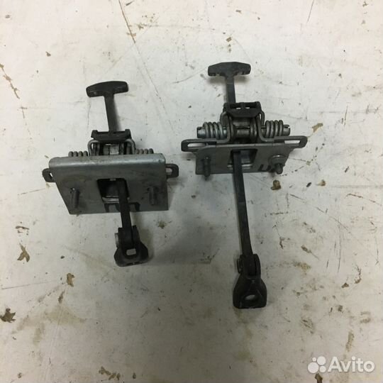 Ограничитель двери Пежо 308 Peugeot 308