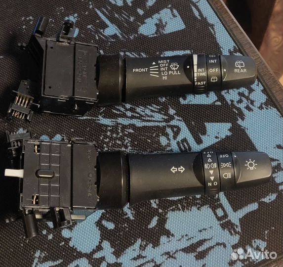 Левый и правый рычаги управления