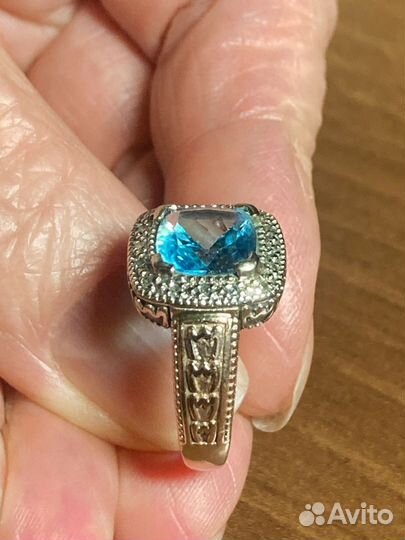 Золотой перстень женский с брилл и топазом