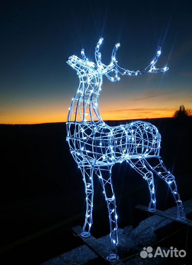 Новогодний олень с гирляндой