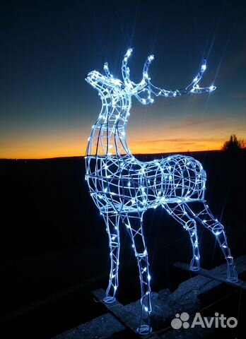 Новогодний олень с гирляндой