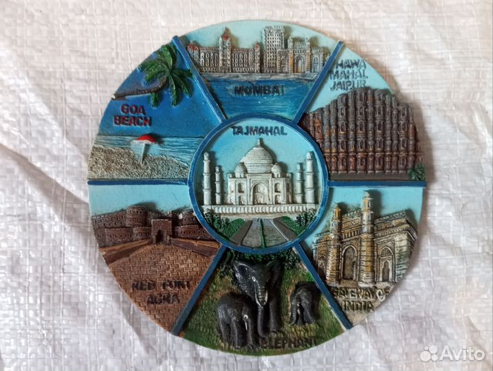 Тарелка сувенирная рельефная