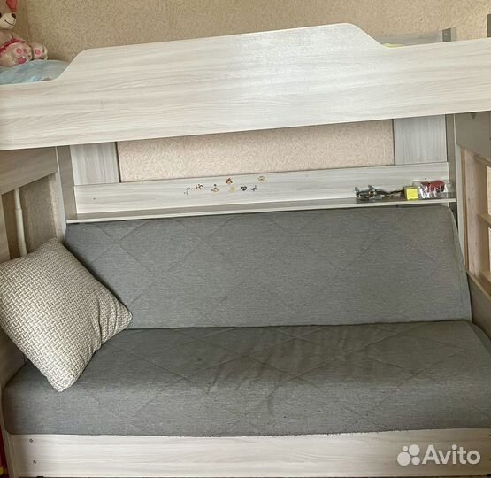 Кровать двухьярусная