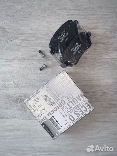 Колодки тормозные передние Ларгус Веста 410608481R