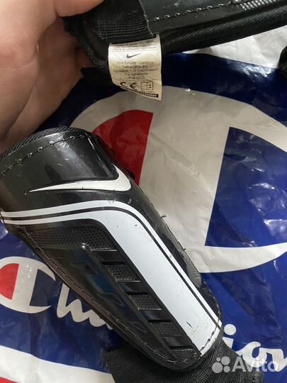 Щитки футбольные детские