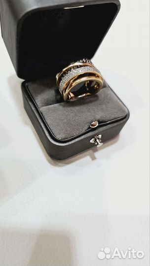 Кольцо с бриллиантом